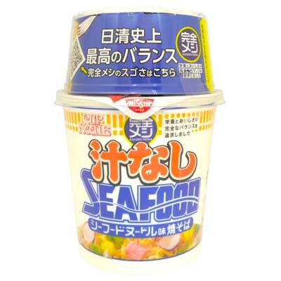 日清　完全メシ　カップヌードル　汁なしシーフードヌードル味焼そば　111ｇ