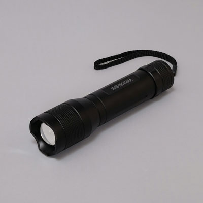 【送料込み】アイリスオーヤマ　LEDハンディライト　500lm　ズーム機能付き