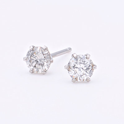 プラチナ　ダイヤピアス　0.3ct